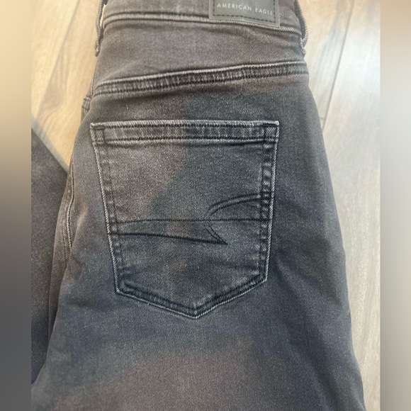 Black Mom Jeans - American Eagle - Picture 6 of 8